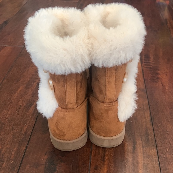Girls UGG-LIKE boots (not Uggs) - Picture 5 of 7